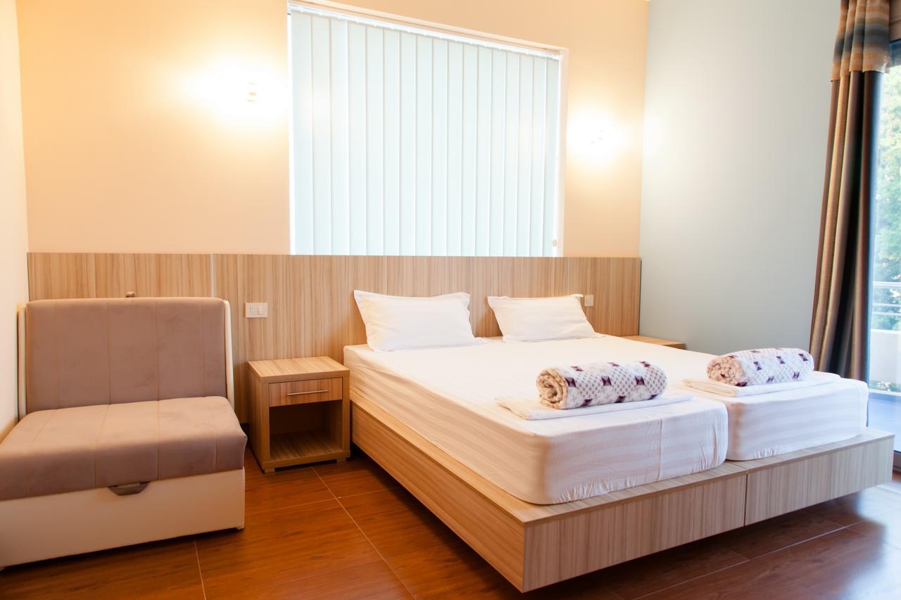 Hotel Blue Moon Улцин Екстериор снимка