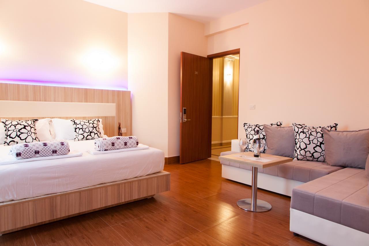 Hotel Blue Moon Улцин Екстериор снимка