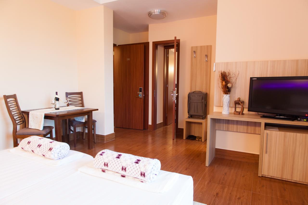 Hotel Blue Moon Улцин Екстериор снимка