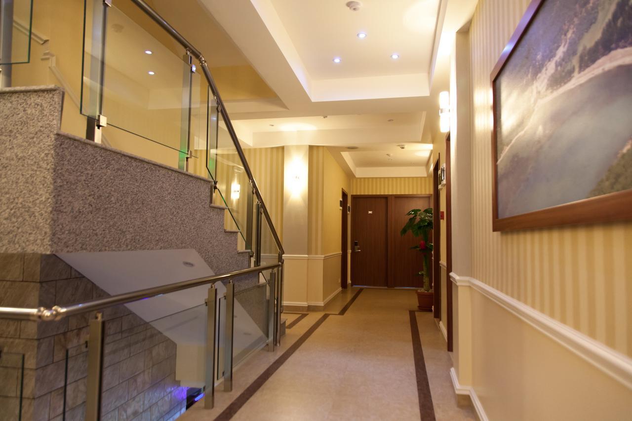 Hotel Blue Moon Улцин Екстериор снимка