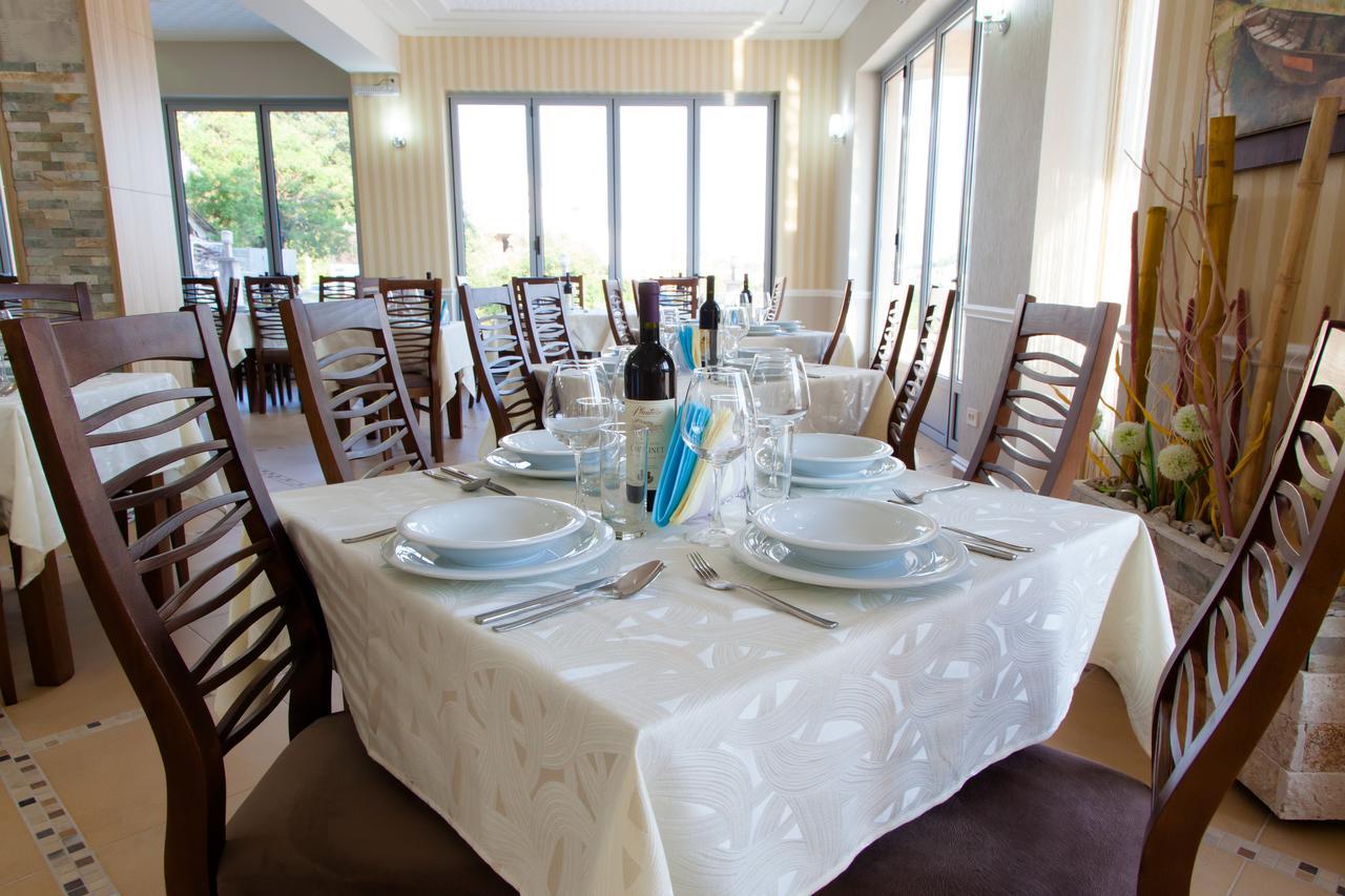 Hotel Blue Moon Улцин Екстериор снимка