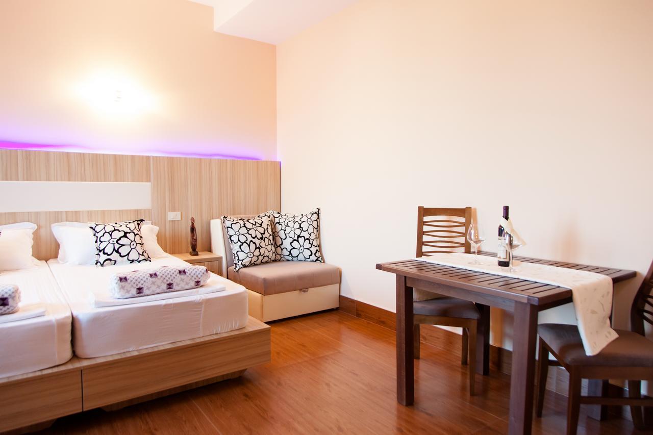 Hotel Blue Moon Улцин Екстериор снимка
