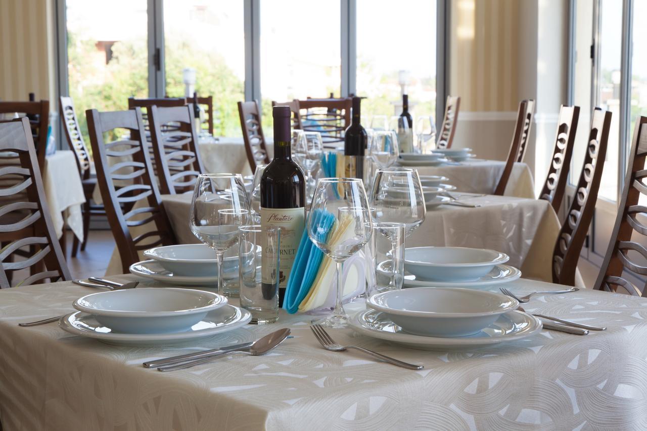 Hotel Blue Moon Улцин Екстериор снимка