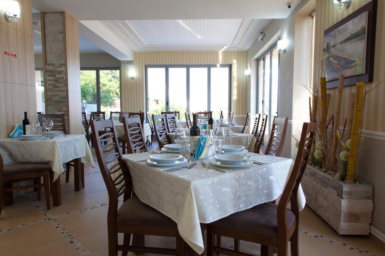 Hotel Blue Moon Улцин Екстериор снимка